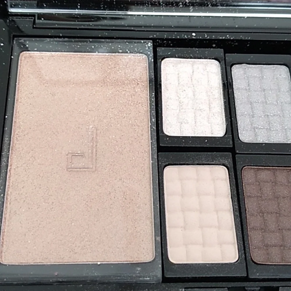 Doucce palette Freematic eyeshadow Smokey eye finish - Picture 3 of 7